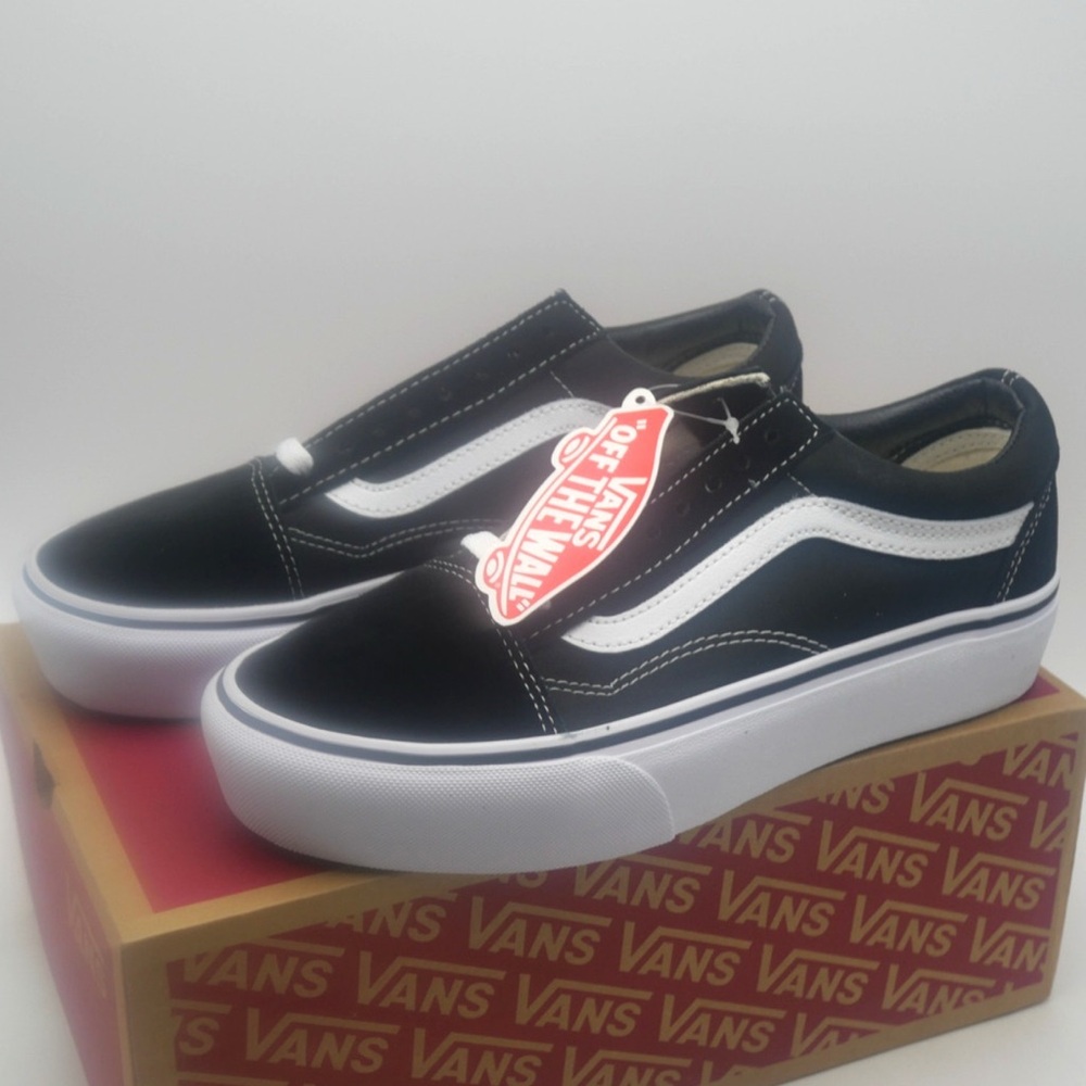 *NEW* Vans “Platform Old Skool Shoes” Shoes in BLACK, size 9W / 7.5M
